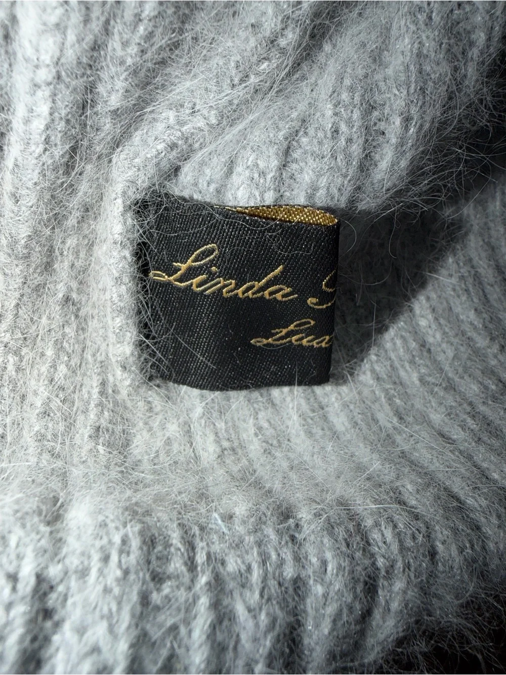 Linda Richards $150 Angora Wool blend pom-pom hat w fur Pom EUC